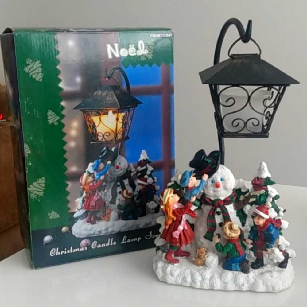Frosty Christmas Lamp Scene Candle Holder Decor with Kids building a Snowman